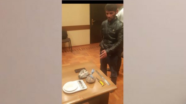 Müğənni Abbas İrana toya gedib - Narkotiklə ölkəyə qayıtdı (FOTOLAR) Müğənni Abbas İrana toya gedib - Narkotiklə ölkəyə qayıtdı (FOTOLAR)