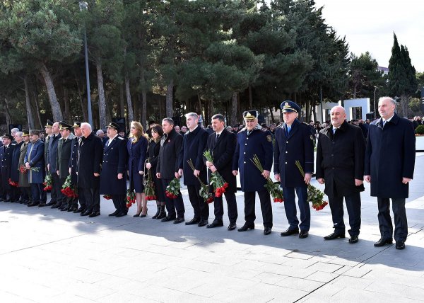 Sumqayıtlılar 20 Yanvar şəhidlərini andılar - FOTOLAR