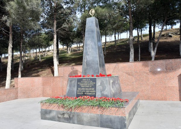 Sumqayıtlılar 20 Yanvar şəhidlərini andılar - FOTOLAR