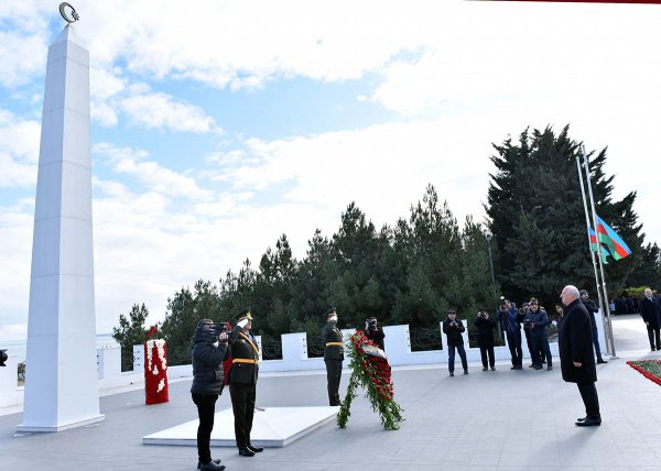 Sumqayıtlılar 20 Yanvar şəhidlərini andılar - FOTOLAR