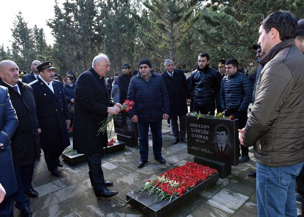 Sumqayıtlılar 20 Yanvar şəhidlərini andılar - FOTOLAR