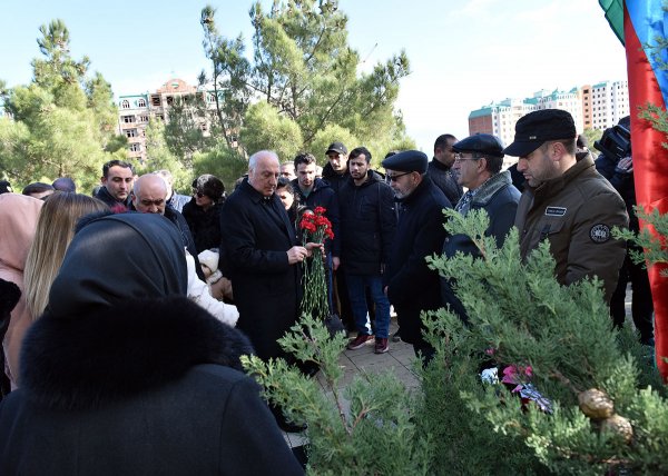 Sumqayıtlılar 20 Yanvar şəhidlərini andılar - FOTOLAR