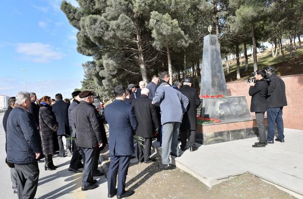 Sumqayıtlılar 20 Yanvar şəhidlərini andılar - FOTOLAR