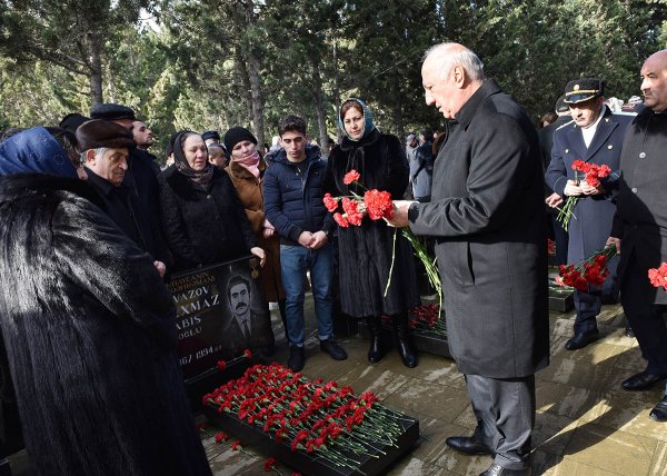 Sumqayıtlılar 20 Yanvar şəhidlərini andılar - FOTOLAR