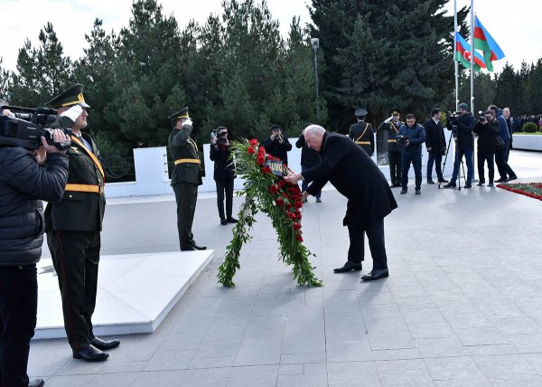 Sumqayıtlılar 20 Yanvar şəhidlərini andılar - FOTOLAR