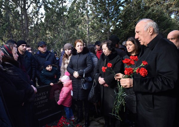 Sumqayıtlılar 20 Yanvar şəhidlərini andılar - FOTOLAR