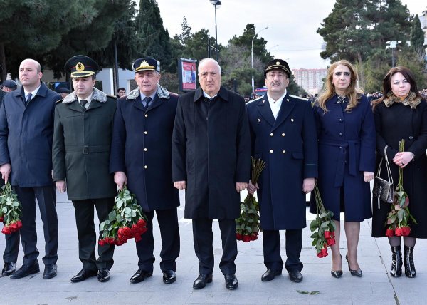Sumqayıtlılar 20 Yanvar şəhidlərini andılar - FOTOLAR