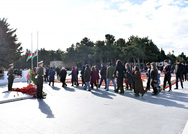 Sumqayıtlılar 20 Yanvar şəhidlərini andılar - FOTOLAR