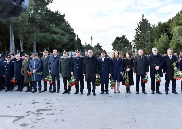 Sumqayıtlılar 20 Yanvar şəhidlərini andılar - FOTOLAR