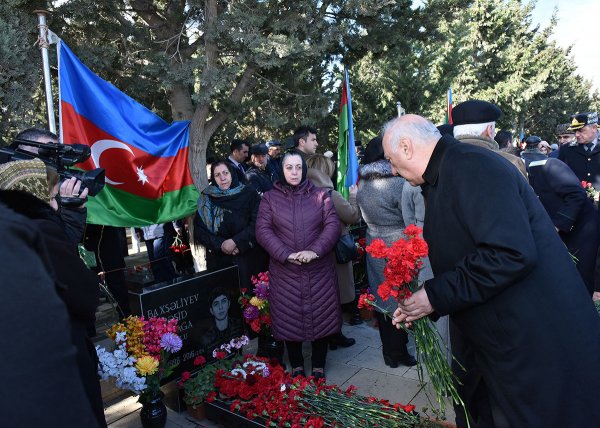 Sumqayıtlılar 20 Yanvar şəhidlərini andılar - FOTOLAR
