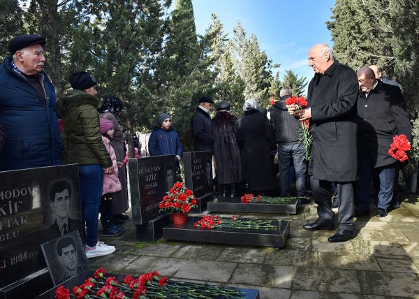 Sumqayıtlılar 20 Yanvar şəhidlərini andılar - FOTOLAR