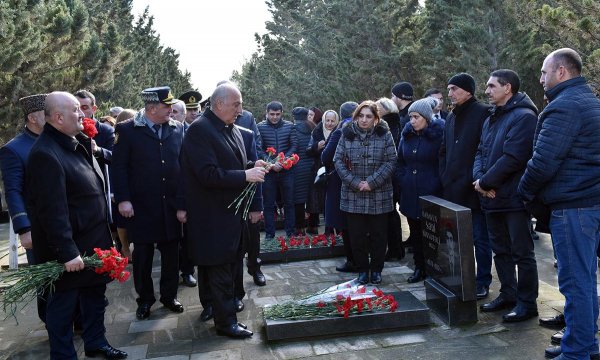 Sumqayıtlılar 20 Yanvar şəhidlərini andılar - FOTOLAR