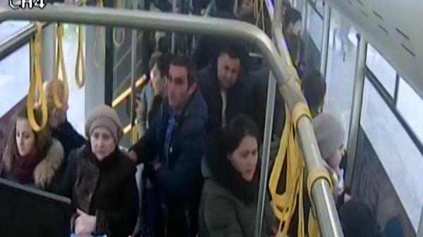 Sumqayıt polisi avtobuslarda cibgirlik edən şəxsləri saxlayıb - FOTOLAR