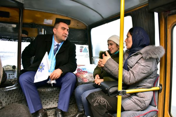 Deputatlığa namizəddən maraqlı addım: Sumqayıt-Giləzi avtobusunda seçicilərinin müraciətlərini dinlədi (FOTOLAR) Deputatlığa namizəddən maraqlı addım: Sumqayıt-Giləzi avtobusunda seçicilərinin müraciətlərini dinlədi (FOTOLAR)