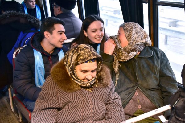 Deputatlığa namizəddən maraqlı addım: Sumqayıt-Giləzi avtobusunda seçicilərinin müraciətlərini dinlədi (FOTOLAR) Deputatlığa namizəddən maraqlı addım: Sumqayıt-Giləzi avtobusunda seçicilərinin müraciətlərini dinlədi (FOTOLAR)