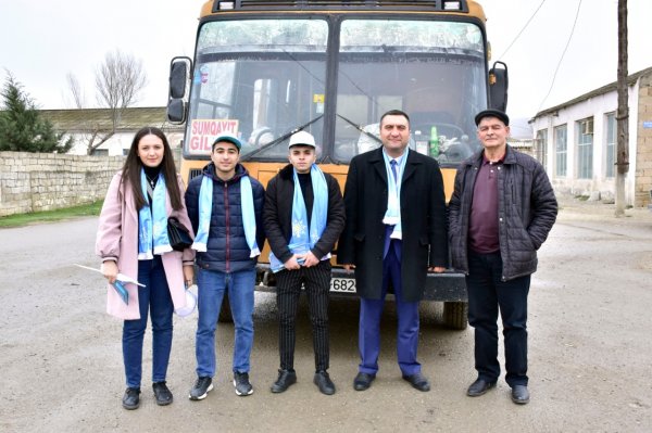 Deputatlığa namizəddən maraqlı addım: Sumqayıt-Giləzi avtobusunda seçicilərinin müraciətlərini dinlədi (FOTOLAR) Deputatlığa namizəddən maraqlı addım: Sumqayıt-Giləzi avtobusunda seçicilərinin müraciətlərini dinlədi (FOTOLAR)