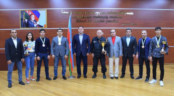 Qələbələri sıralayan gənc idmançı - FOTOLAR Qələbələri sıralayan gənc idmançı - FOTOLAR
