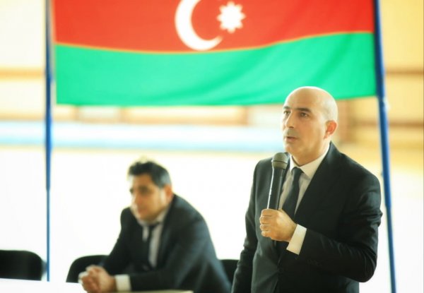 Elman Cəfərov Sumqayıt seçiciləri ilə görüş keçirdi: “Bu şərəfli işi tam məsuliyyəti ilə dərk edirəm” - FOTOLAR Elman Cəfərov Sumqayıt seçiciləri ilə görüş keçirdi: “Bu şərəfli işi tam məsuliyyəti ilə dərk edirəm” - FOTOLAR