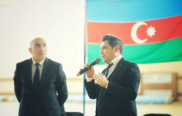 Elman Cəfərov Sumqayıt seçiciləri ilə görüş keçirdi: “Bu şərəfli işi tam məsuliyyəti ilə dərk edirəm” - FOTOLAR Elman Cəfərov Sumqayıt seçiciləri ilə görüş keçirdi: “Bu şərəfli işi tam məsuliyyəti ilə dərk edirəm” - FOTOLAR