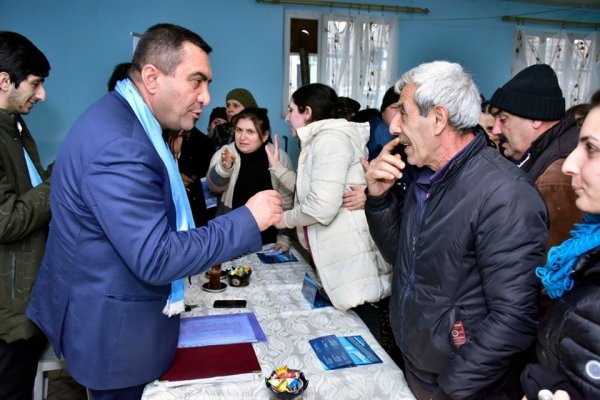 Müşfiq Məmmədli: “Deputat öz səlahiyyətinə daxil olan məsələlərlə bağlı vəd verməlidir” - FOTOLAR Müşfiq Məmmədli: “Deputat öz səlahiyyətinə daxil olan məsələlərlə bağlı vəd verməlidir” - FOTOLAR