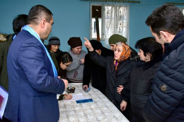 Müşfiq Məmmədli: “Deputat öz səlahiyyətinə daxil olan məsələlərlə bağlı vəd verməlidir” - FOTOLAR Müşfiq Məmmədli: “Deputat öz səlahiyyətinə daxil olan məsələlərlə bağlı vəd verməlidir” - FOTOLAR