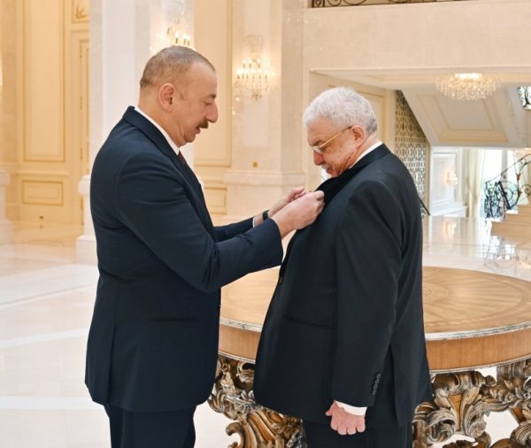 Prezident Qusmana ordenini təqdim etdi - FOTO