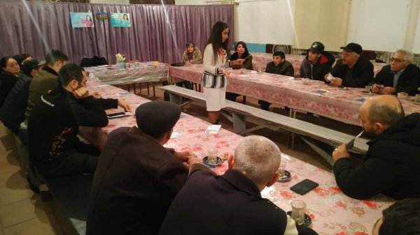 Sumqayıtda təkbaşına mübarizə aparan deputatlığa namizəd: "Seçici ən yaxın dostumuzdur..." - VIDEO (FOTO) Sumqayıtda təkbaşına mübarizə aparan deputatlığa namizəd: "Seçici ən yaxın dostumuzdur..." - VIDEO (FOTO)