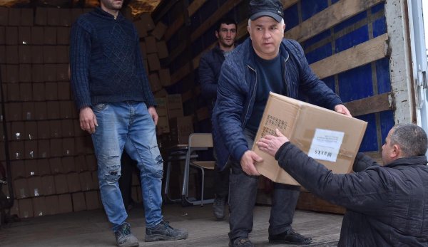 Sumqayıt koronavirusla mübarizə üçün Çinə yardım göndərdi - FOTOLAR