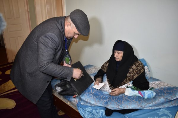 Azərbaycanda 120 yaşlı qadın səs verib - FOTO
