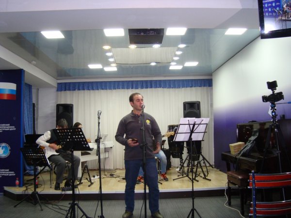 Sumqayıtın “Səmt” estrada kollektivi Rusiya Mədəniyyət və İnformasiya Mərkəzində konsert proqramı ilə çıxış edib - FOTOLAR