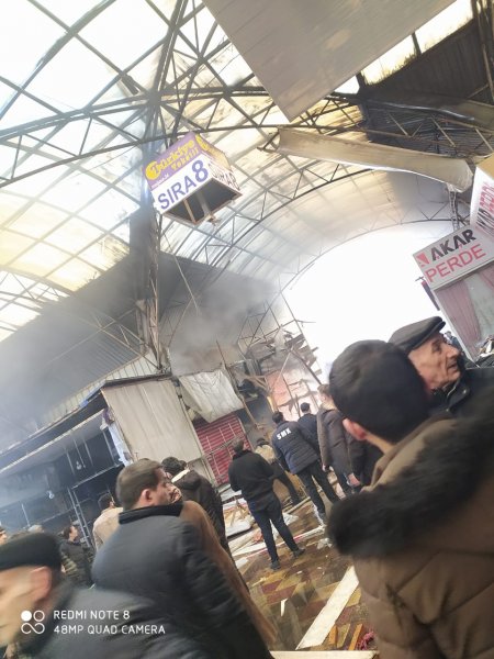 "Sədərək" ticarət mərkəzi yanır -FOTO