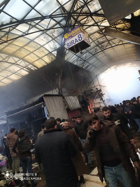 "Sədərək" ticarət mərkəzi yanır -FOTO
