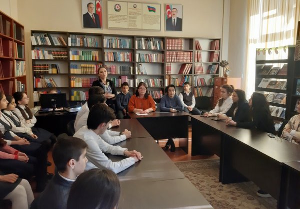 Sumqayıt şəhər Mərkəzi Uşaq Kitabxanasında bir qrup könüllü ilə görüş keçirilib -FOTOLAR