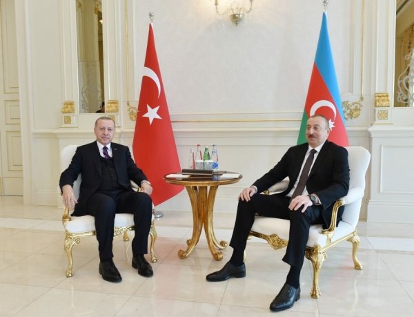 Prezidentlərin təkbətək görüşü oldu - FOTO