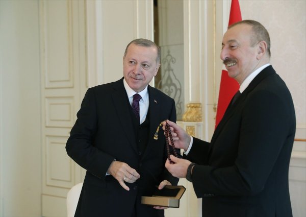 Ərdoğandan İlham Əliyevə ÖZƏL HƏDİYYƏ FOTO / VİDEO