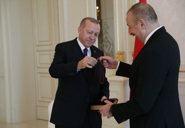 Ərdoğandan İlham Əliyevə ÖZƏL HƏDİYYƏ FOTO / VİDEO
