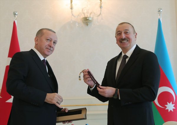 Ərdoğandan İlham Əliyevə ÖZƏL HƏDİYYƏ FOTO / VİDEO