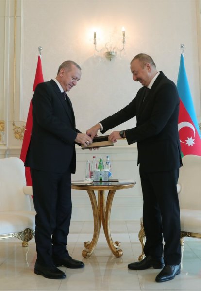 Ərdoğandan İlham Əliyevə ÖZƏL HƏDİYYƏ FOTO / VİDEO