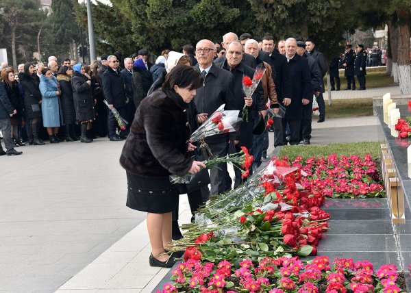 Sumqayıtda Xocalı faciəsinin 28-ci ildönümü münasibətilə anım tədbiri keçirildi - FOTOLAR