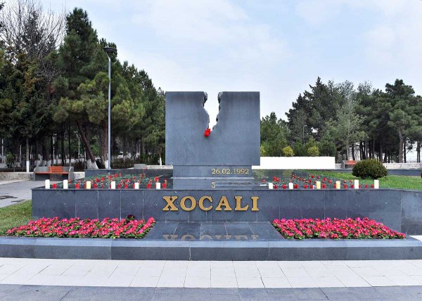 Sumqayıtda Xocalı faciəsinin 28-ci ildönümü münasibətilə anım tədbiri keçirildi - FOTOLAR