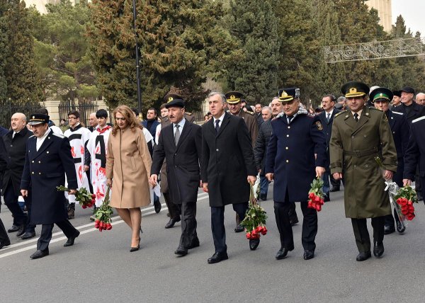 Sumqayıtda Xocalı faciəsinin 28-ci ildönümü münasibətilə anım tədbiri keçirildi - FOTOLAR