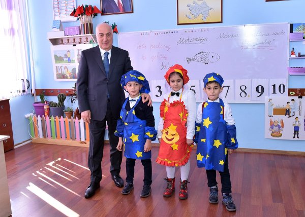 Zakir Fərəcov 22 saylı məktəbdə oldu, şagird və müəllimlərlə görüşdü – FOTOLAR