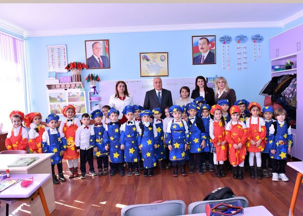 Zakir Fərəcov 22 saylı məktəbdə oldu, şagird və müəllimlərlə görüşdü – FOTOLAR