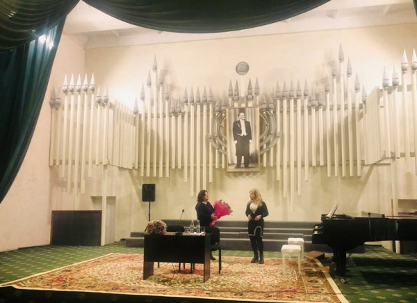 Tanınmış azərbaycanlı pianoçu Adilə Əliyeva Sumqayıtda ustad dərsi keçib - FOTO
