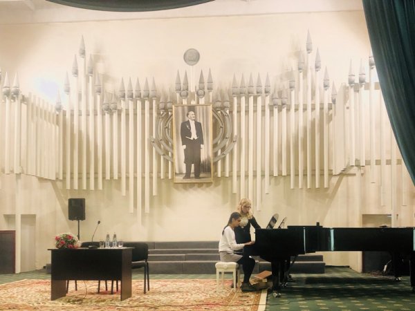 Tanınmış azərbaycanlı pianoçu Adilə Əliyeva Sumqayıtda ustad dərsi keçib - FOTO