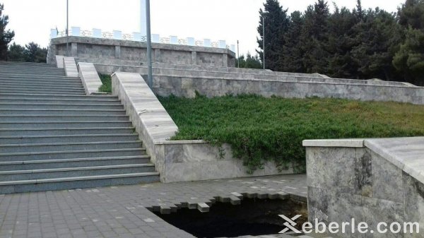 Sumqayıtda su borusu partladı, yol çökdü - idarə xəbərsizdir (VİDEO + FOTO)