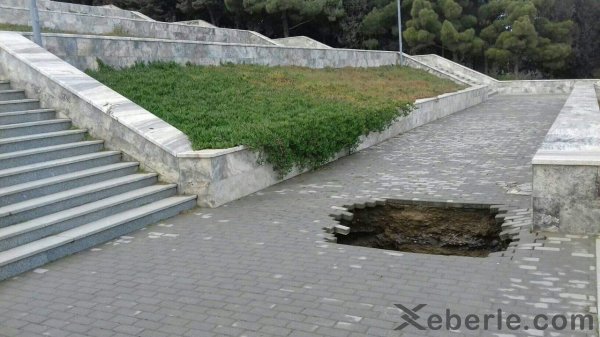 Sumqayıtda su borusu partladı, yol çökdü - idarə xəbərsizdir (VİDEO + FOTO)