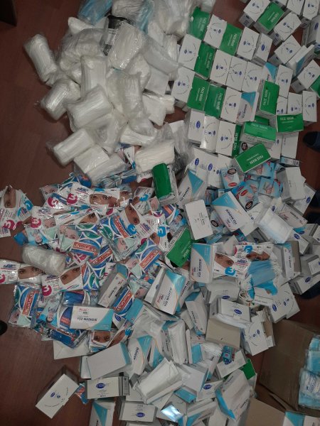 Azərbaycanda əməliyyat: çinli və iranlılardan 1 milyon maska aşkarlandı -FOTO