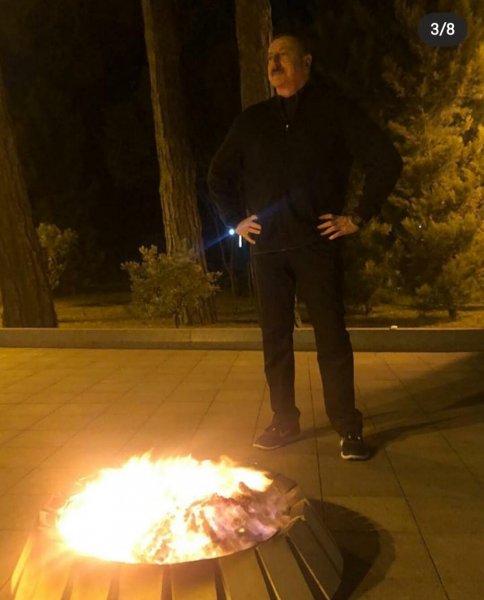 Prezident və ailəsi tonqal ətrafında - FOTOLAR