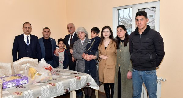 Sumqayıt Regional Mədəniyyət İdarəsi “DOST xonçası” kampaniyasına qoşulub - FOTOLAR Sumqayıt Regional Mədəniyyət İdarəsi “DOST xonçası” kampaniyasına qoşulub - FOTOLAR